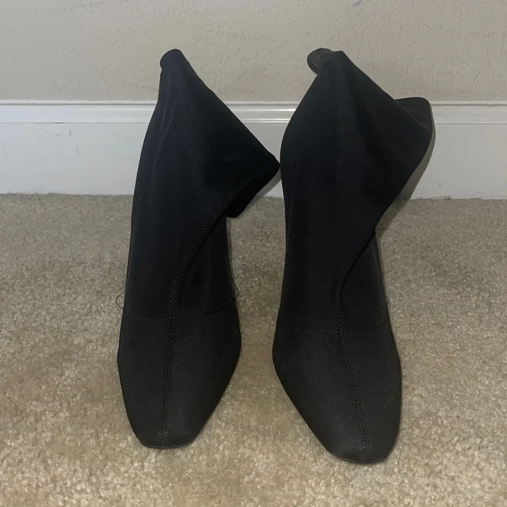 Black heels. Spandex. Size 11 - Picture 2 of 3